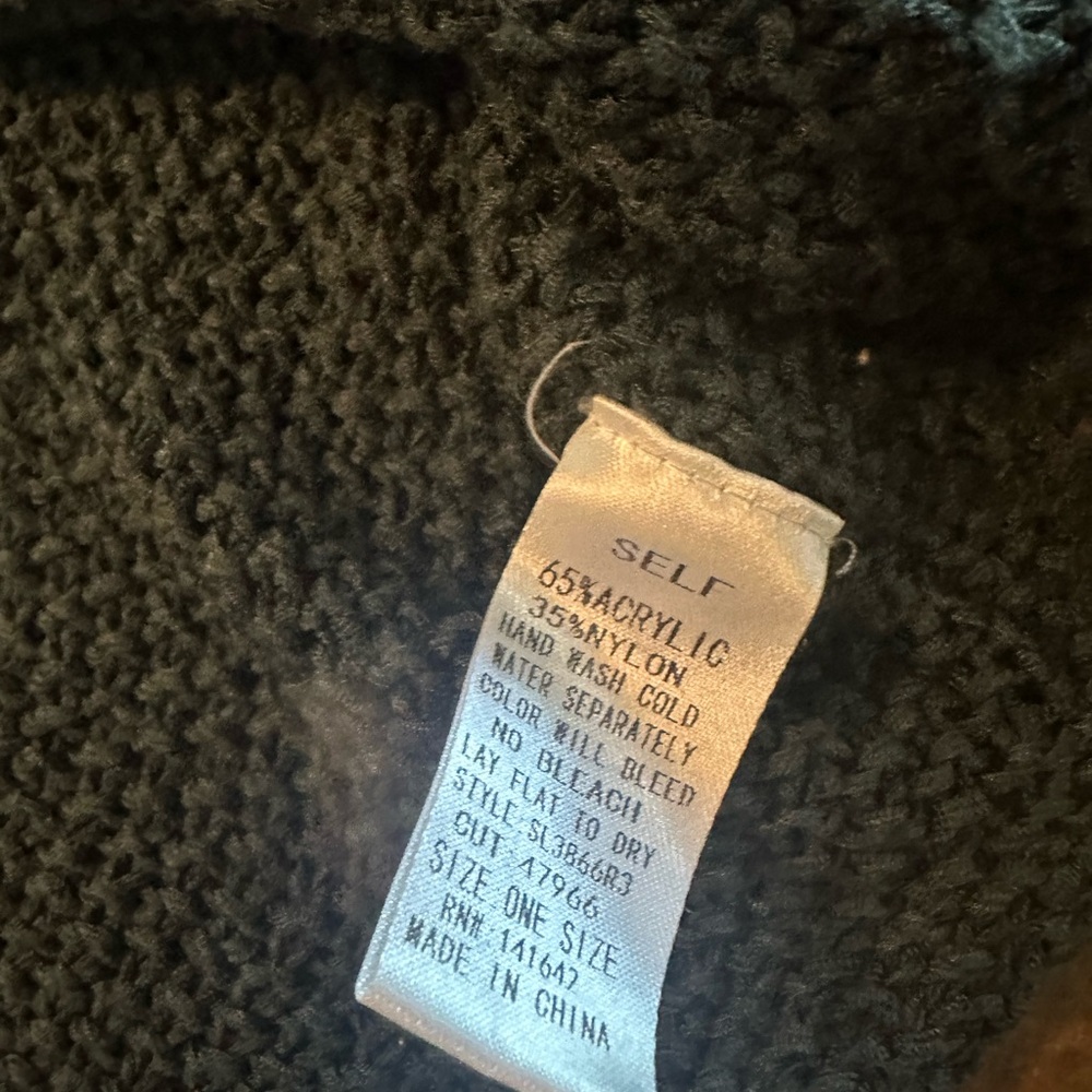Pants Store sweater - Picture 3 of 3